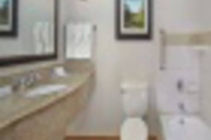 Room 195 of 360